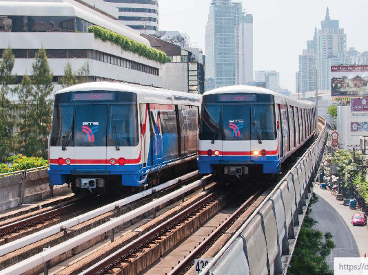 คอนโดติดรถไฟฟ้า หรือใกล้รถไฟฟ้า แบบไหนดีกว่ากัน